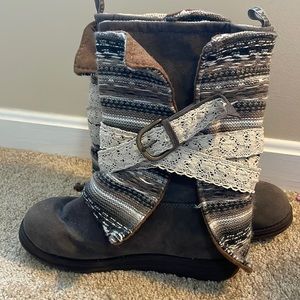 Muk Luks women’s gray boots